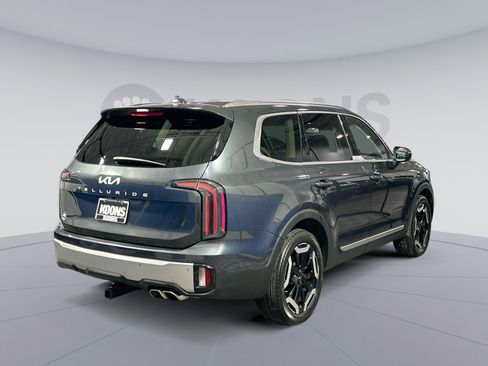 Used 2023 Kia Telluride EX w/ EX Captain's Chair Package image 7