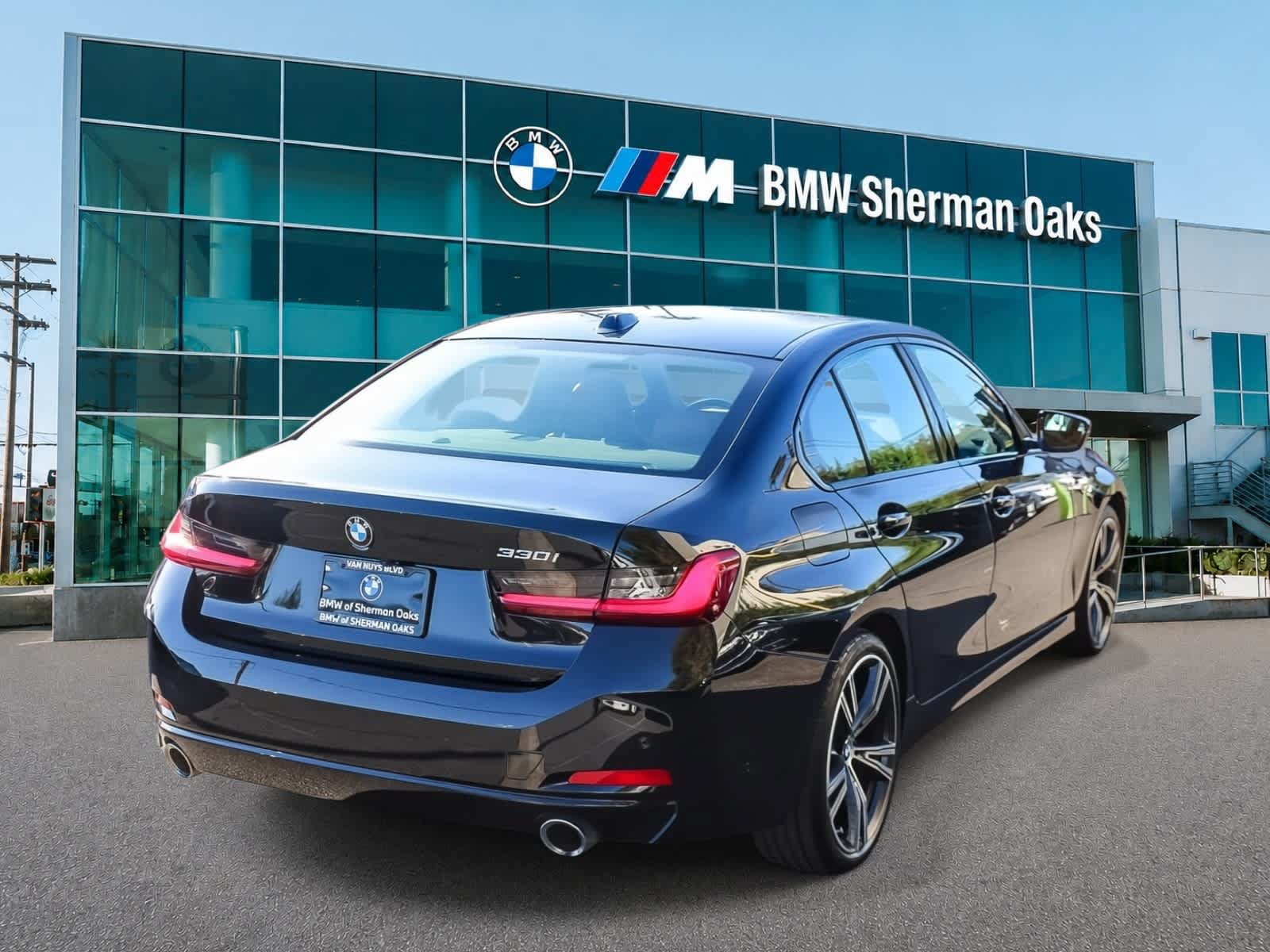 Used 2023 BMW 330i Sedan w/ Parking Assistance Package RWD image 8