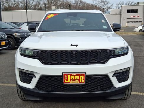 Certified 2025 Jeep Grand Cherokee Limited w/ Luxury Tech Group II image 2