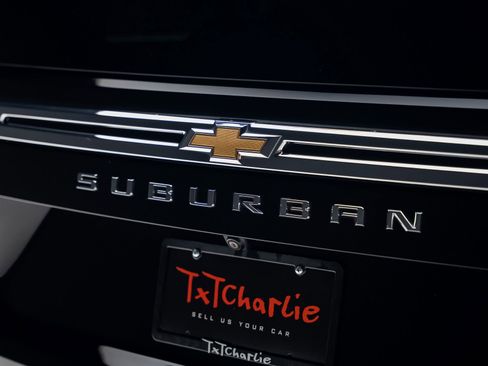 Used 2024 Chevrolet Suburban LT w/ Luxury Package RWD image 30