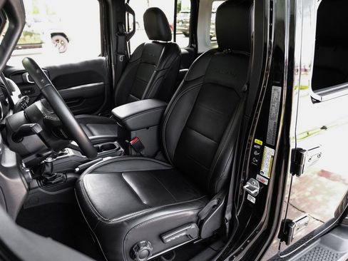 Used 2022 Jeep Wrangler Unlimited Sahara AWD/4WD image 8