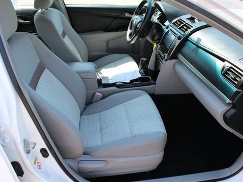 Used 2013 Toyota Camry LE FWD image 40