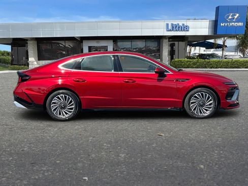 New 2025 Hyundai Sonata Limited image 8