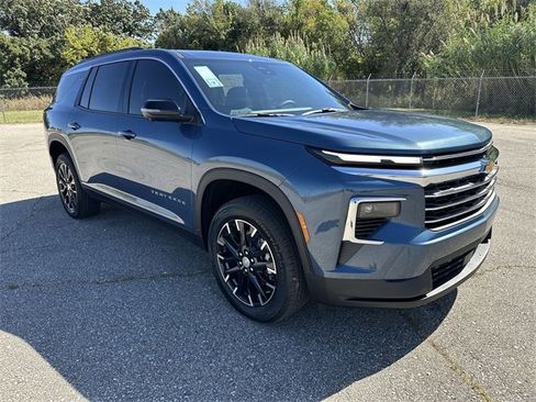 New 2026 Chevrolet Traverse LT w/ Sun and Wheel Package image 2