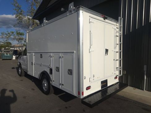 Used 2022 Ford E-350 and Econoline 350 Super Duty w/ Power Windows & Locks Group image 3