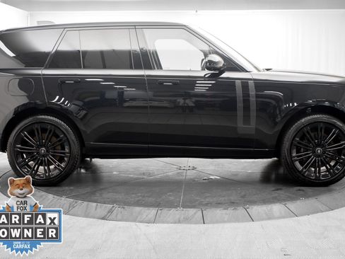 Used 2023 Land Rover Range Rover SE AWD/4WD image 2
