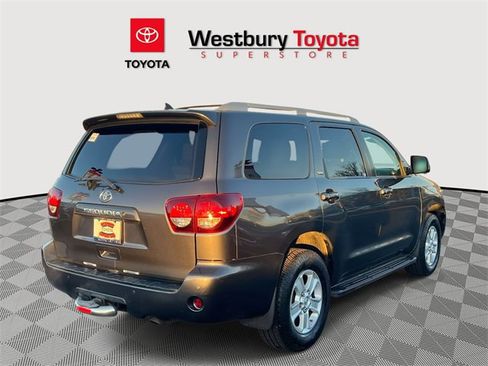 Used 2018 Toyota Sequoia SR5 image 7