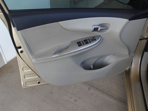 Used 2012 Toyota Corolla LE FWD image 17