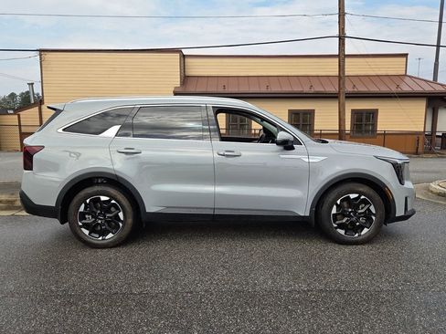 Used 2025 Kia Sorento S w/ Panoramic Sunroof Package image 12