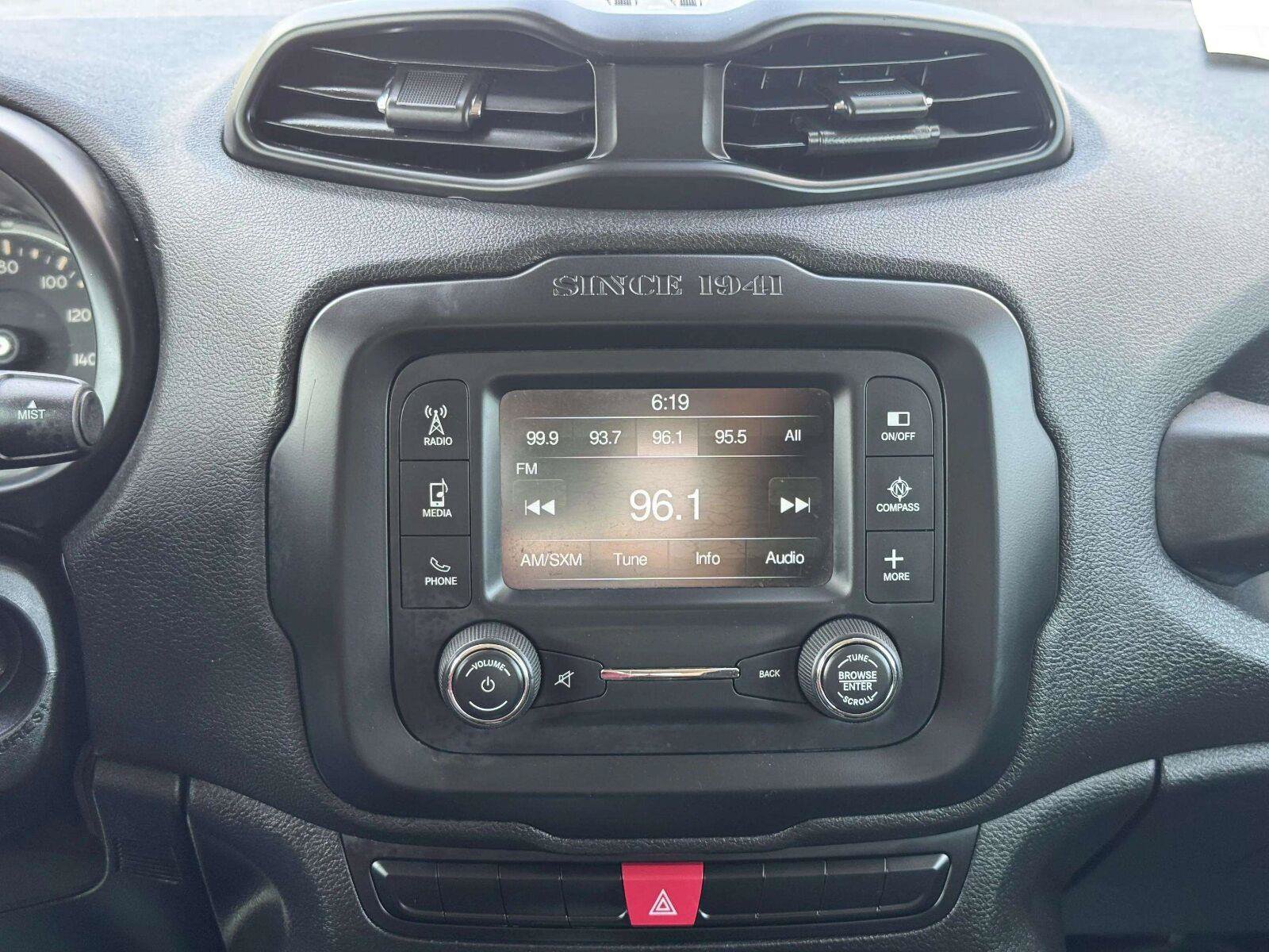Used 2015 Jeep Renegade Latitude w/ Popular Equipment Group FWD image 29