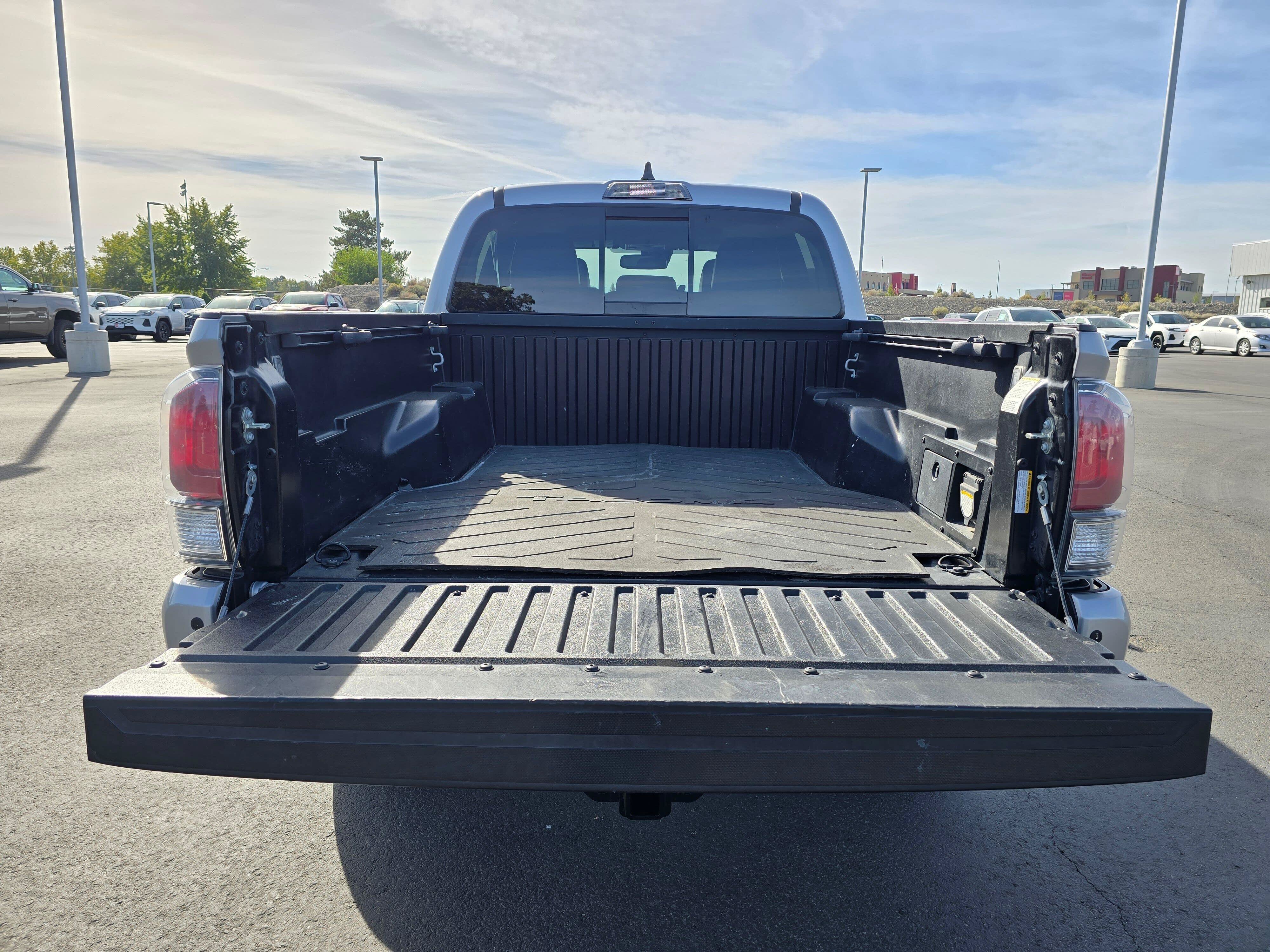 Used 2020 Toyota Tacoma Limited AWD/4WD image 9