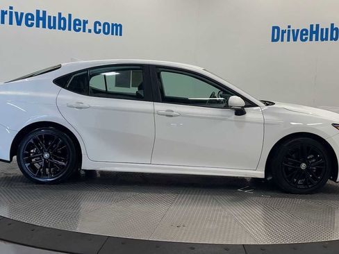 Used 2025 Toyota Camry SE image 9