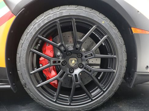 Used 2024 Lamborghini Huracan Sterrato image 38