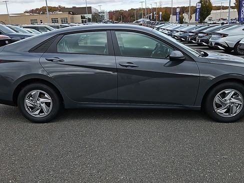 New 2025 Hyundai Elantra SE image 8