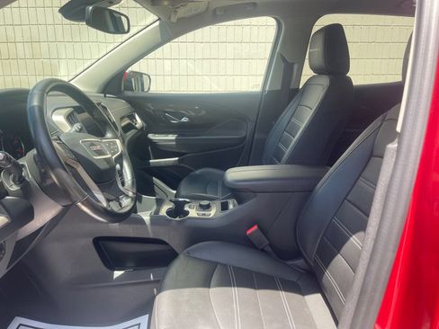 Used 2024 GMC Terrain Denali w/ Denali Premium Package AWD/4WD image 10