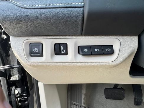Used 2023 GMC Acadia Denali w/ Denali Ultimate Package AWD/4WD image 16