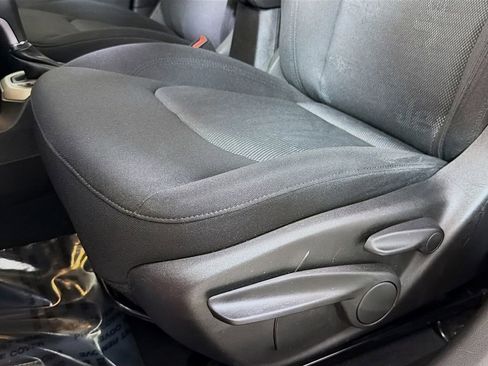 Used 2017 Jeep Renegade Latitude image 19