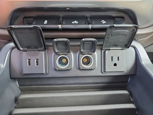 Used 2017 Chevrolet Silverado 1500 LTZ Z71 AWD/4WD image 30