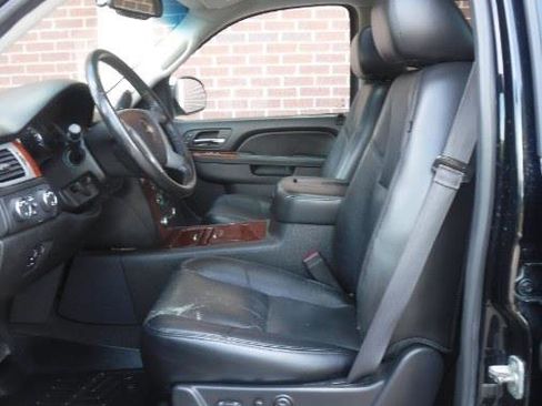 Used 2013 Chevrolet Avalanche LTZ image 8