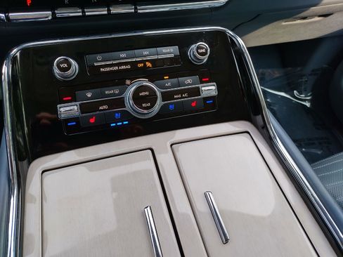 Used 2021 Lincoln Navigator Black Label w/ Cargo Convenience Package image 17