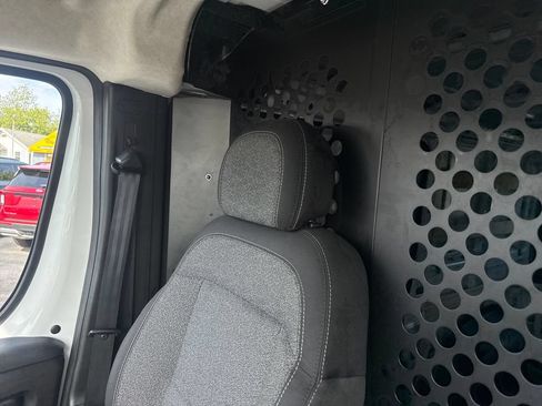 Used 2025 RAM ProMaster 2500 w/ U-Haul Equipment Group FWD image 38