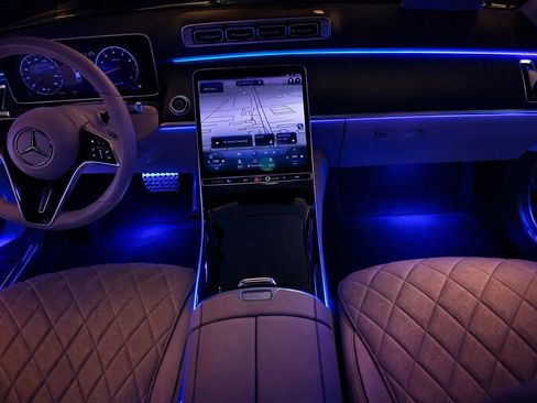 Used 2022 Mercedes-Benz S 580 4MATIC Sedan w/ AMG Line Package image 4