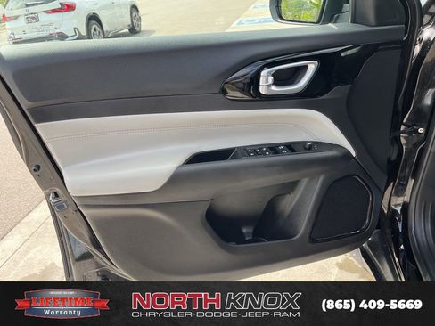 Used 2025 Jeep Compass Limited AWD/4WD image 6