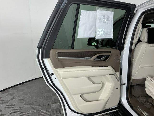 Used 2021 GMC Yukon Denali w/ Denali Ultimate Package AWD/4WD image 28