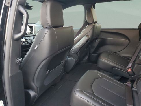 New 2026 Chrysler Voyager LX image 8