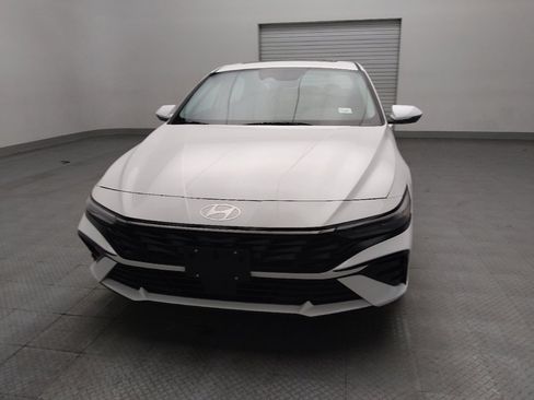 Used 2025 Hyundai Elantra Limited FWD image 15