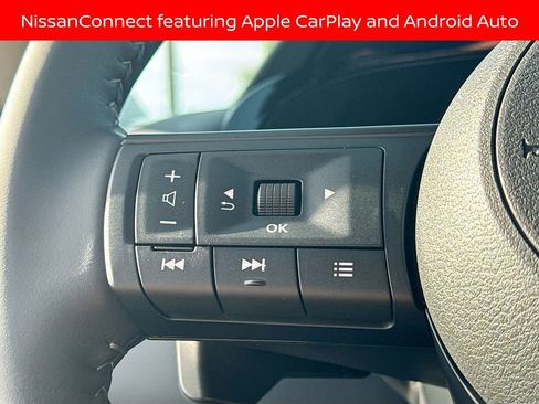 Used 2025 Nissan Pathfinder SV image 10