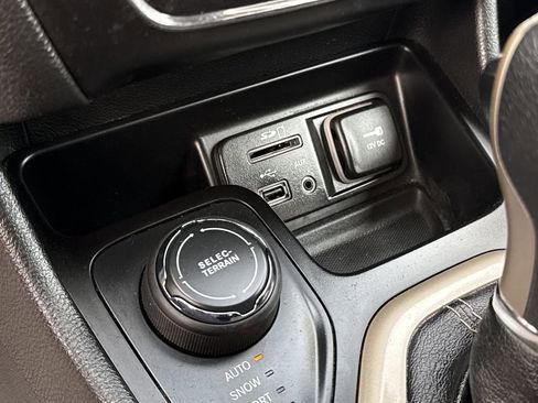 Used 2015 Jeep Cherokee Latitude image 35