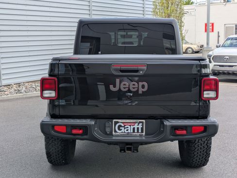 Used 2022 Jeep Gladiator Rubicon w/ Cold Weather Group AWD/4WD image 6