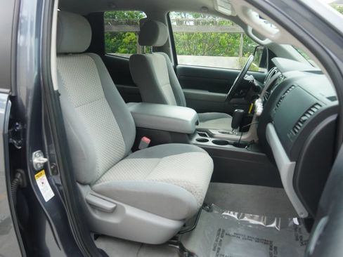 Used 2010 Toyota Tundra 4x4 Double Cab image 9
