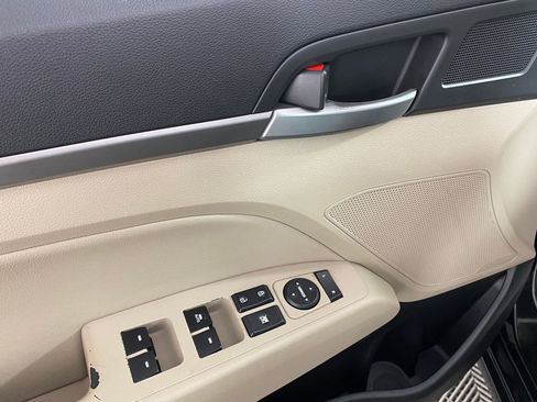 Used 2017 Hyundai Elantra Limited image 24