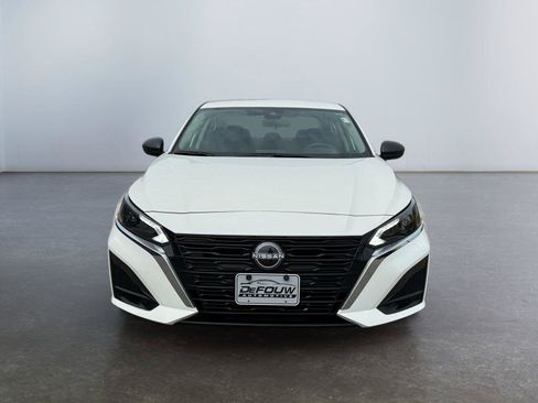 Used 2025 Nissan Altima 2.5 SV FWD image 8