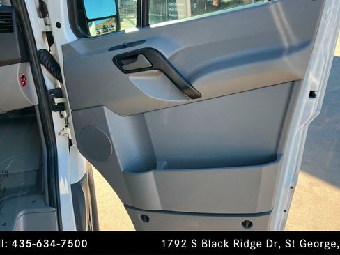 Used 2016 Mercedes-Benz Sprinter 2500 image 21