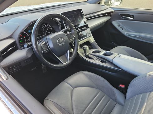 Used 2020 Toyota Avalon XSE image 5