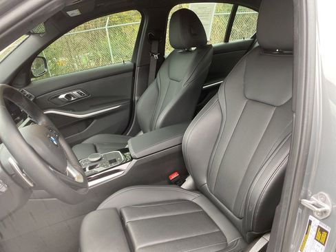 Used 2023 BMW 330i Sedan w/ Premium Package image 11