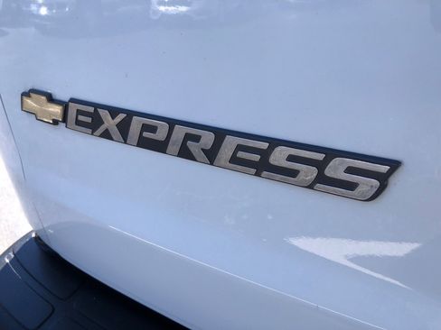 Used 2021 Chevrolet Express 2500 Extended w/ Driver Convenience Package image 15