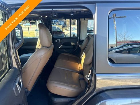 Used 2022 Jeep Wrangler Unlimited Sahara w/ Cold Weather Group image 19