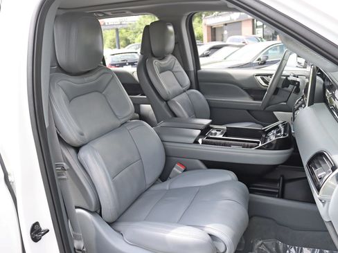 Used 2020 Lincoln Navigator Reserve w/ Luxury Package AWD/4WD image 32
