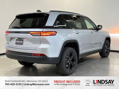 New 2025 Jeep Grand Cherokee Altitude image 4