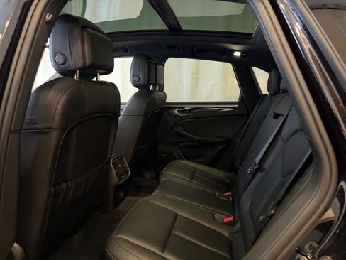 Certified 2024 Porsche Macan AWD/4WD image 24