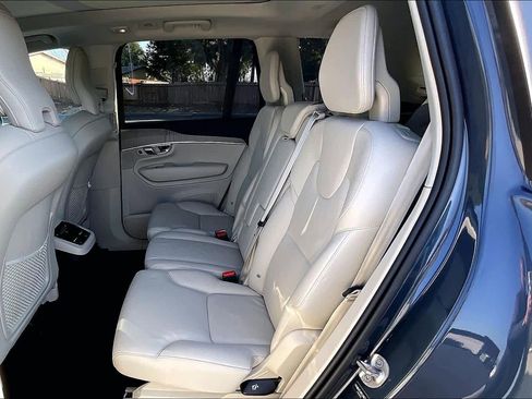 Used 2025 Volvo XC90 B6 Core w/ Climate Package image 29