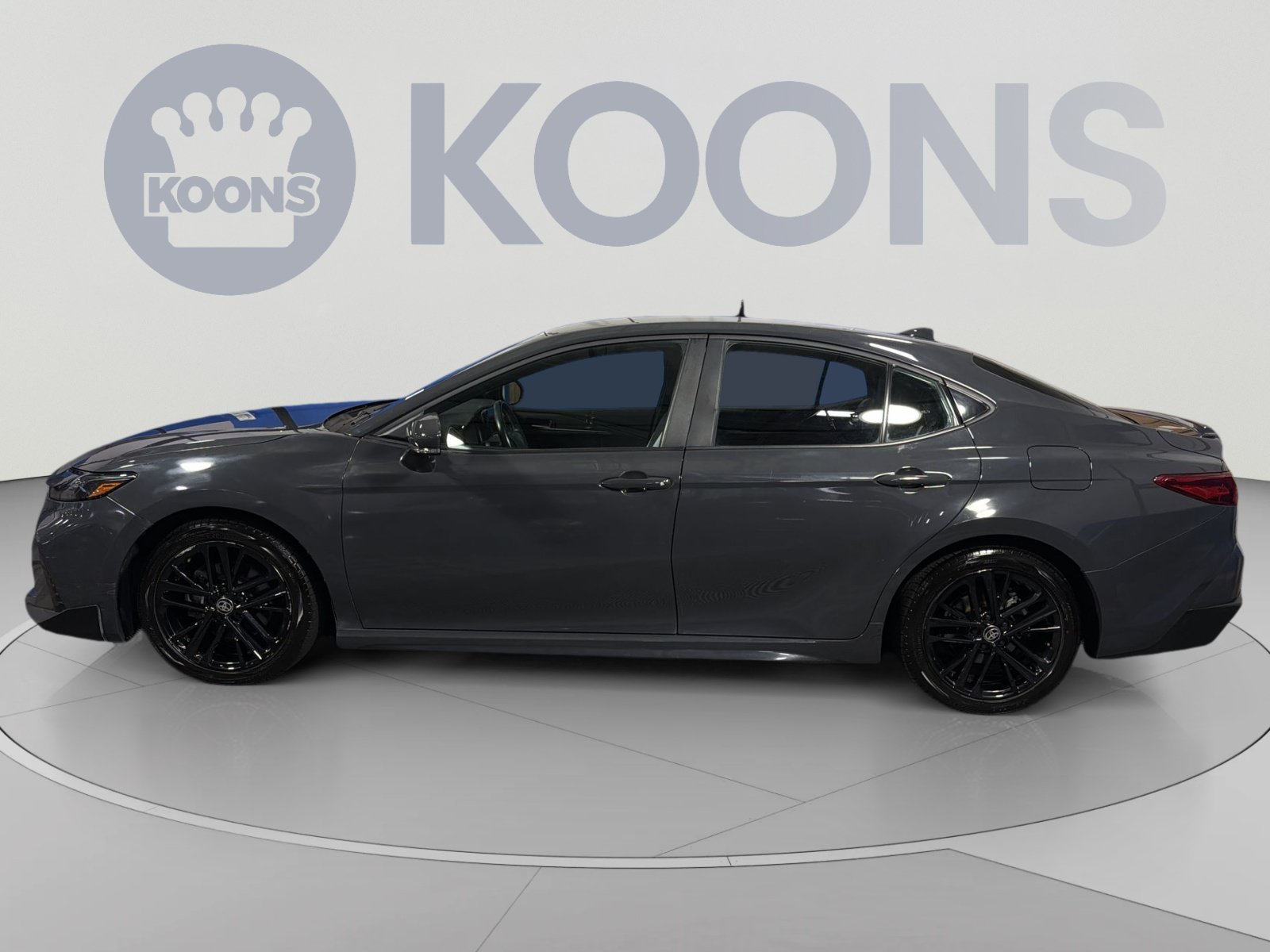 Used 2025 Toyota Camry SE FWD image 2