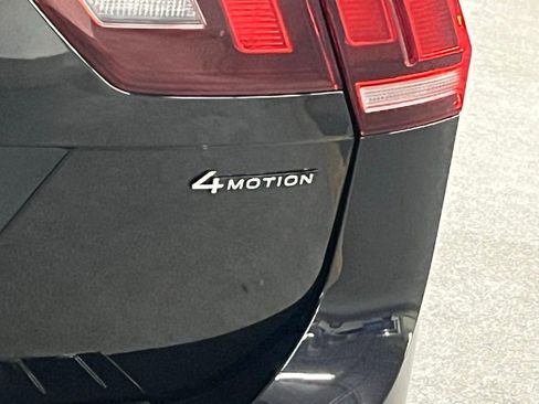 Used 2024 Volkswagen Tiguan SE R-Line image 35