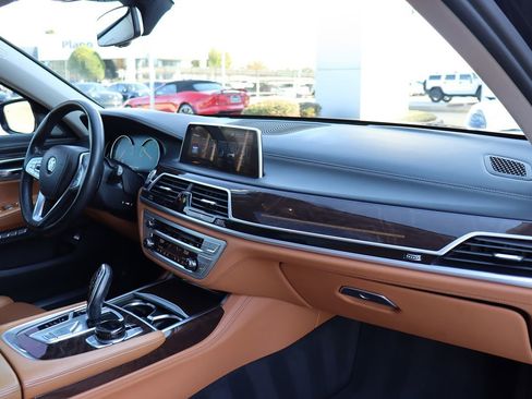 Used 2017 BMW 750i xDrive image 15