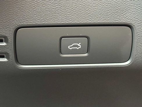 New 2026 Volvo XC40 B5 Ultra w/ Climate Package image 33