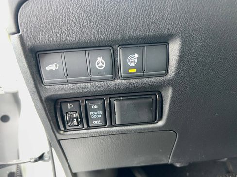 Used 2018 INFINITI QX80 w/ Driver Assistance Package image 16